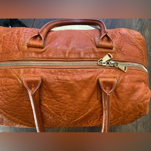 YSL Large Handbag. Pre-owned. Excellent condition. Pumpkin orange 🧡 - Picture 7 of 10